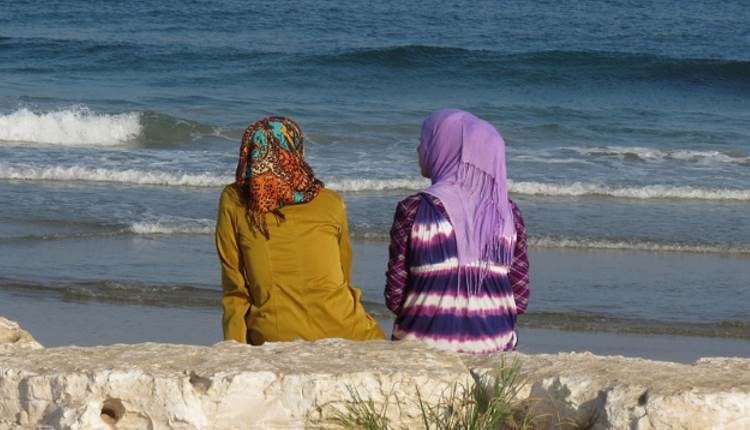 women head covering dr shehzad saleem